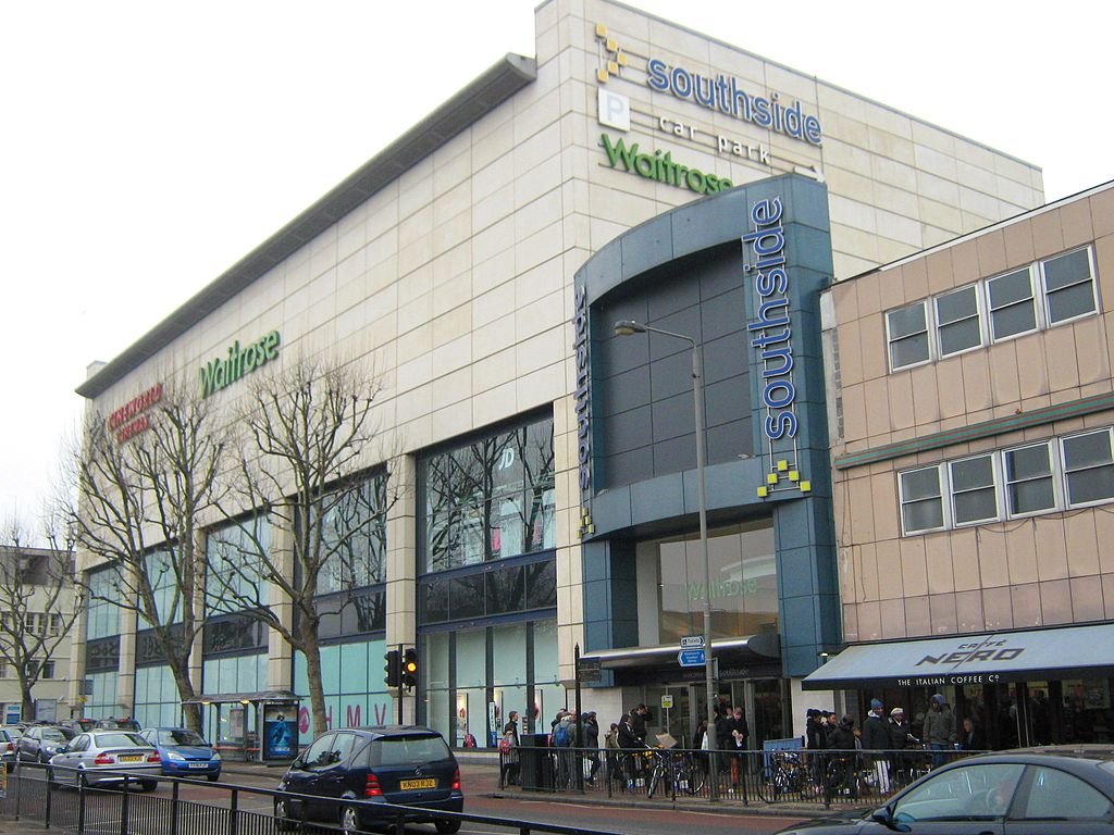 Busy Wandsworth Shopping Mall Knife Fight Ends With 15 Year Old Stabbed