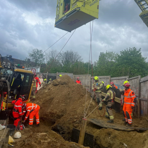 Firefighters rescue man trapped in sand and clay after trench collapse – South London News
