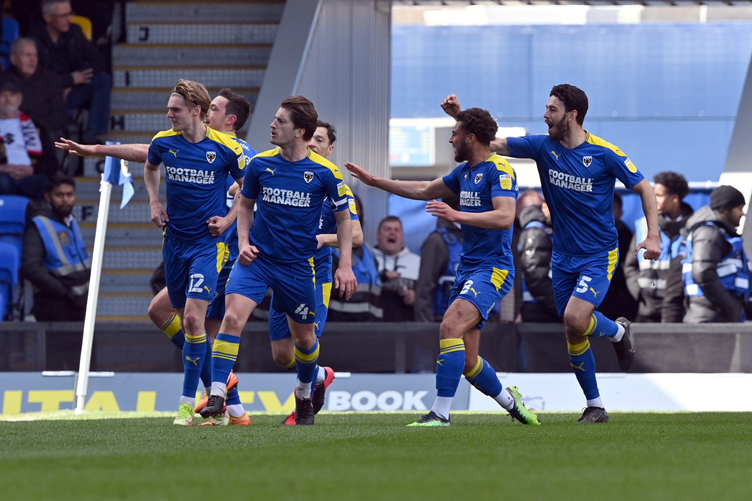Mark Bowen challenges AFC Wimbledon players to cope with ‘favourites ...