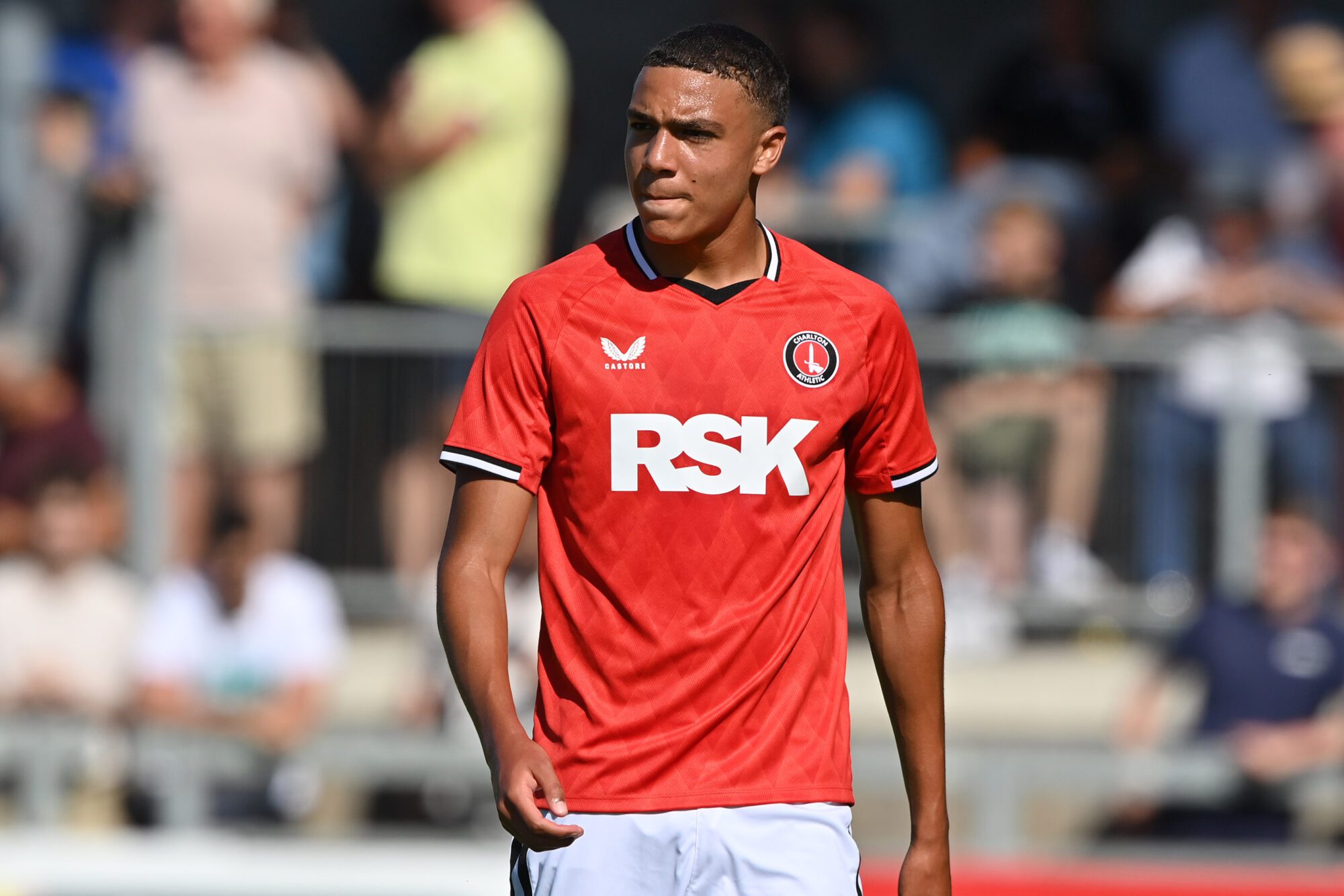 Miles Leaburn signs three-year pro deal at Charlton – with five other  teenagers also committing futures – South London News