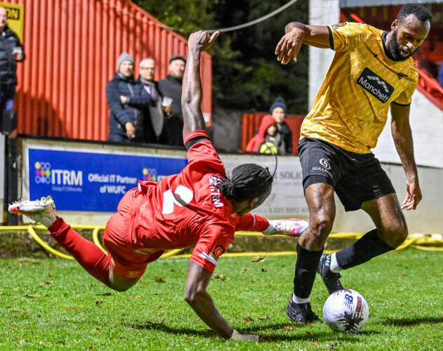 Welling still in National South bottom two but claim point against full ...