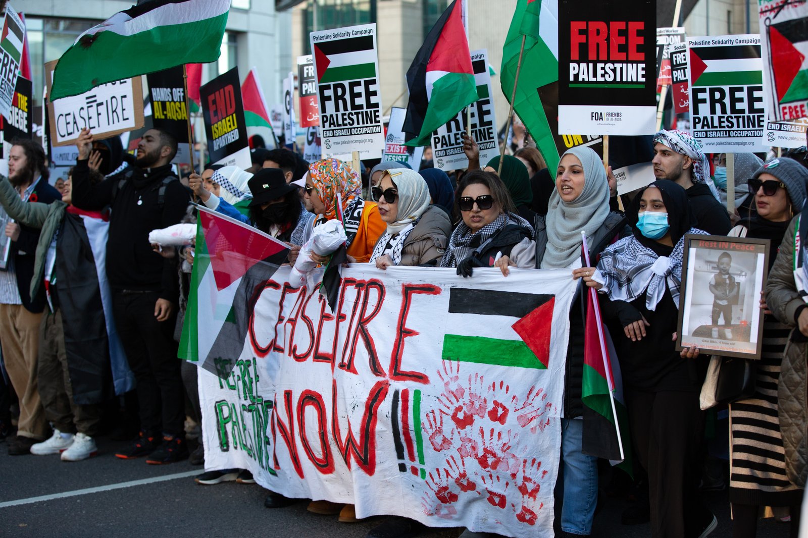 Met bans pro-Palestine march from gathering outside BBC offices