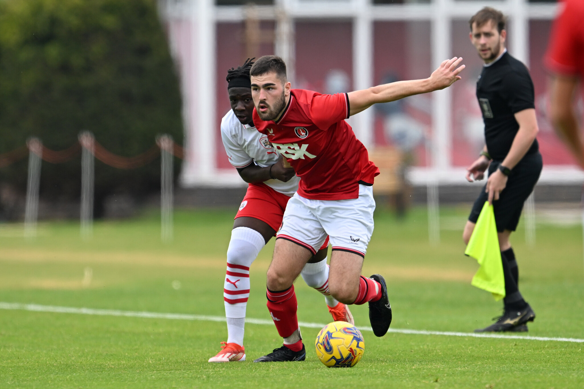 Young Charlton Athletic centre-back signs first professional contract – South London News
