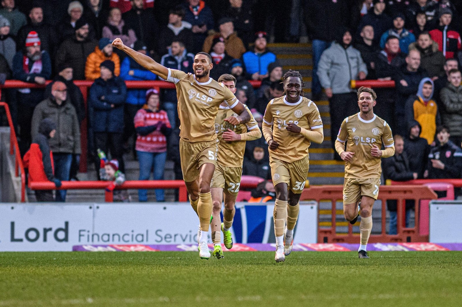 ‘I love him at our football club’ – Bromley boss has praise for goalscoring defender after Swindon draw